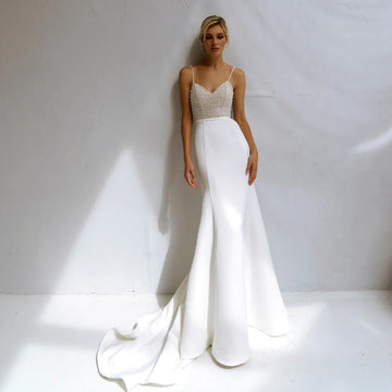 Shiny Spaghetii Straps Beaded Pearl V-neck Satin Sheath/mermaid Wedding Dresses Sweep Train 2026 Rode De Morrie