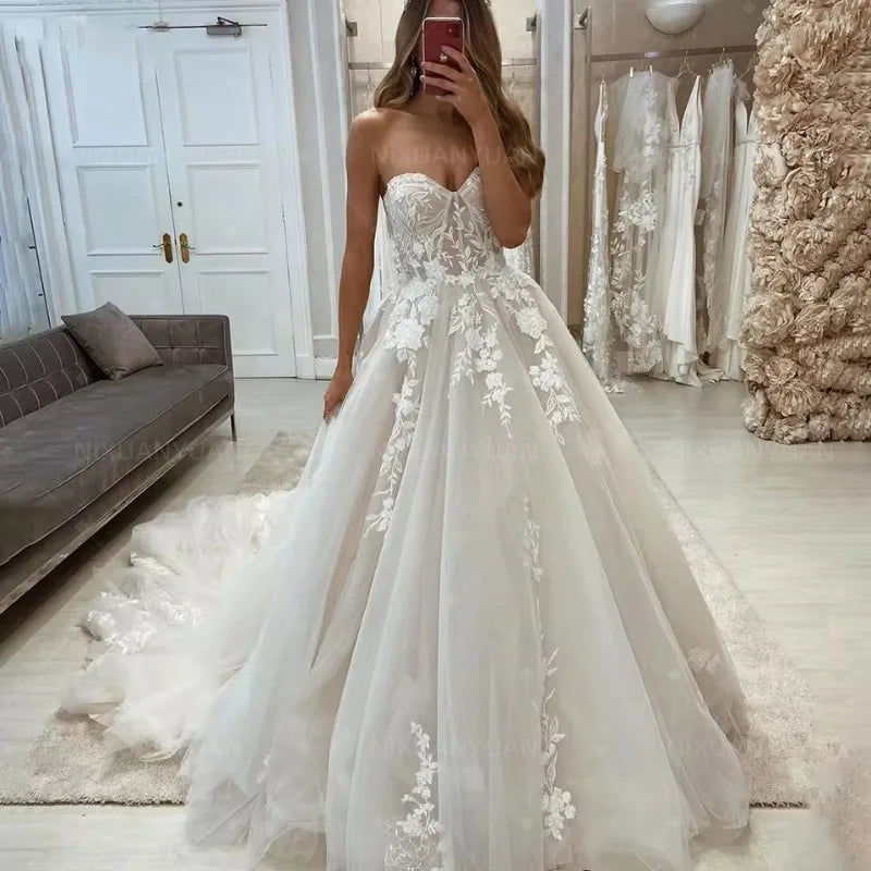 Sweetheart Lace Wedding Dresses Princess Sleeveless Appliques Elegant Long Bride Dress 2025 Boho Prom Bridal Gowns Customized