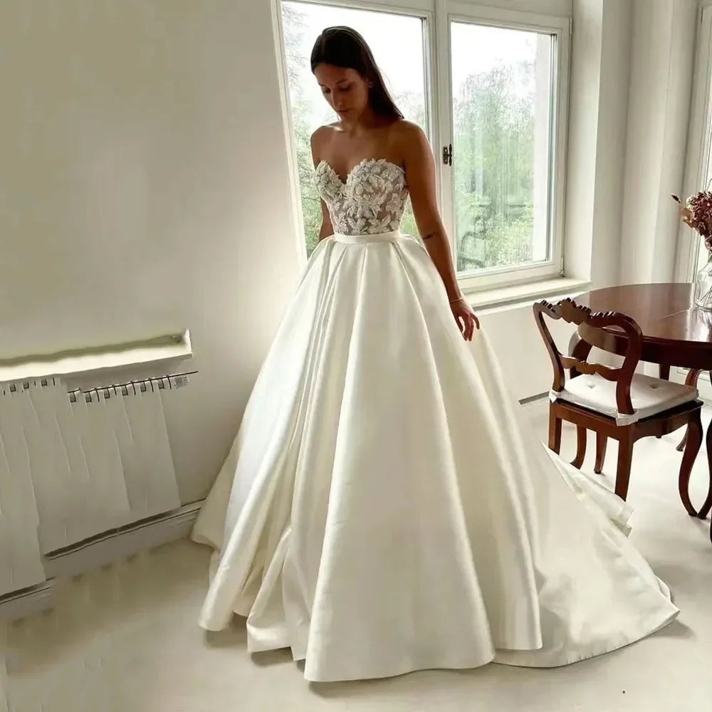 Customized Elegant  Wedding Dresses Ball Gown Simple Satin Sleeveless Sweetheart Bridal Dress Beads Lace Satin Bride Gown Custom