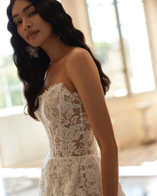 Luxury Scoop Neck A-Line Bridal Gown with Chantilly Lace & Elegant Slit Custom Made 2026 Rode De Morrie